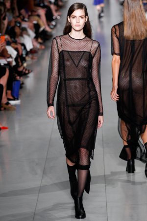 Donna Karan（唐娜·凯伦）副牌DKNY 2025纽约时装秀