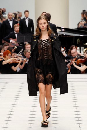 Burberry Prorsum（博柏利·珀松）2025伦敦时装秀