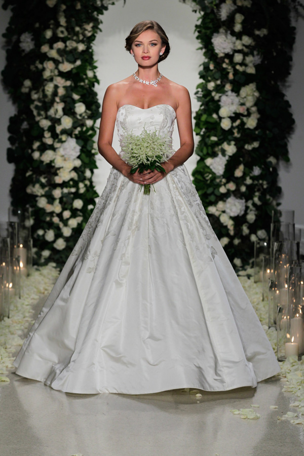 Anne Barge 2025纽约婚纱周婚纱秀