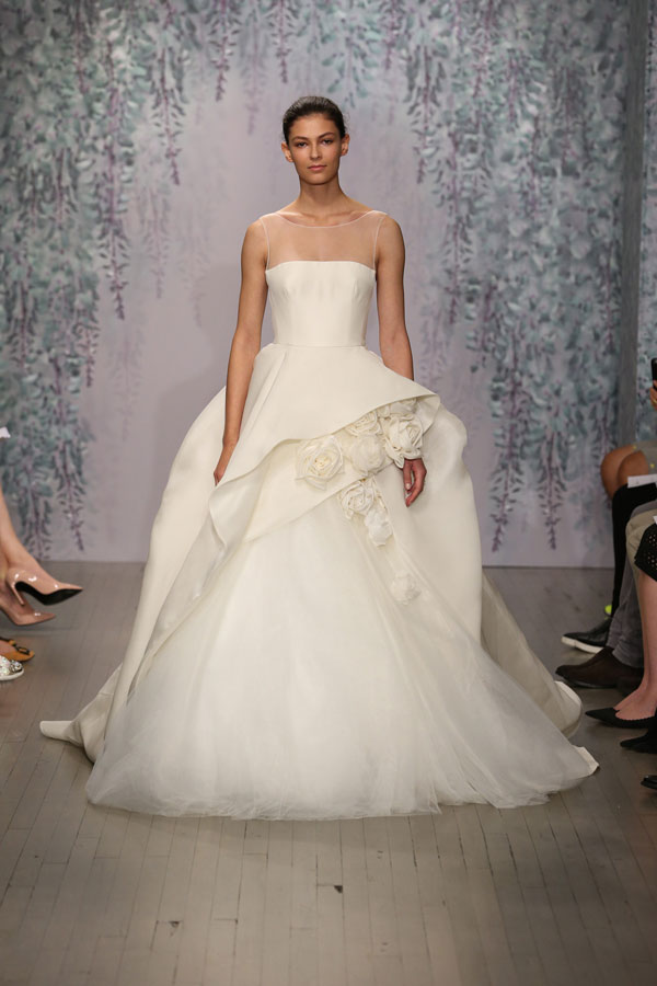 Monique Lhuillier 2025纽约婚纱周婚纱秀