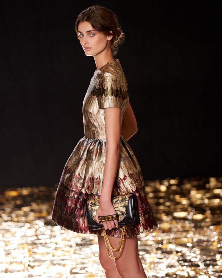 Taylor Hill 演绎 Valentino（华伦天奴）2025 lookbook