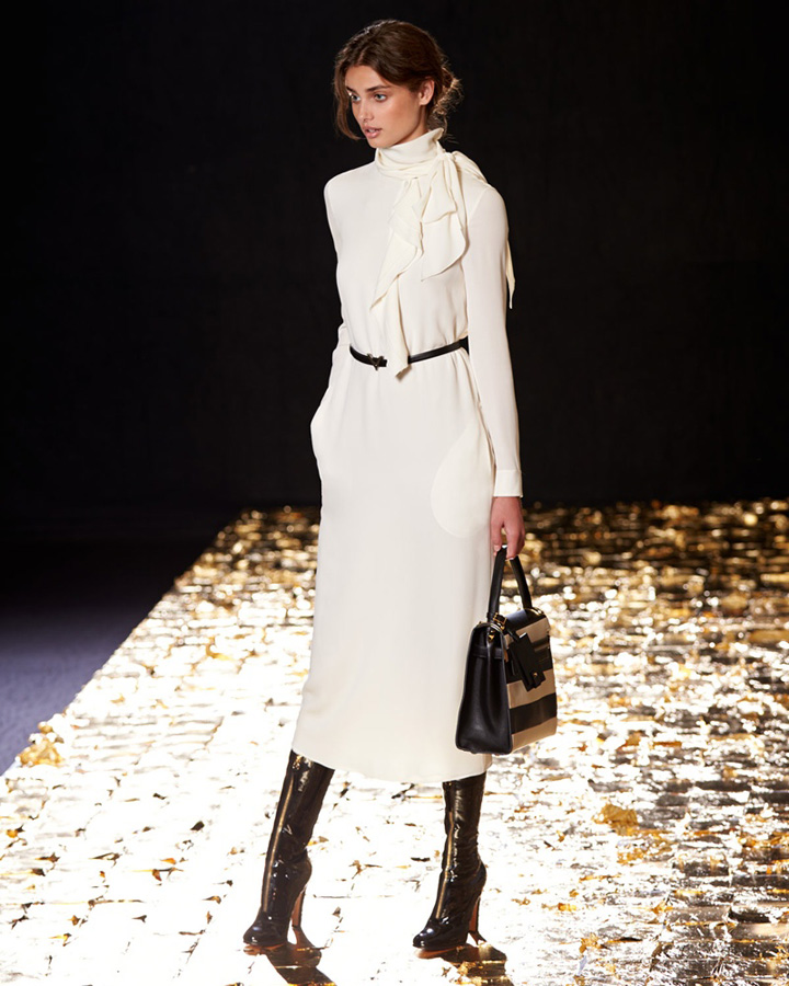 Taylor Hill 演绎 Valentino（华伦天奴）2025 lookbook