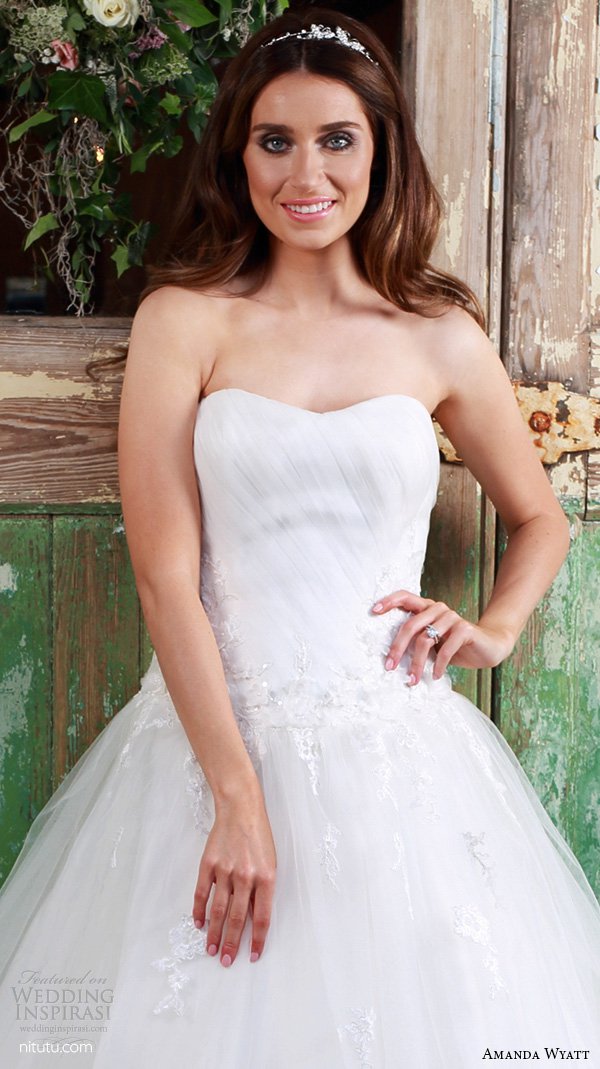 Amanda Wyatt 2025 新娘婚纱礼服系列(一)