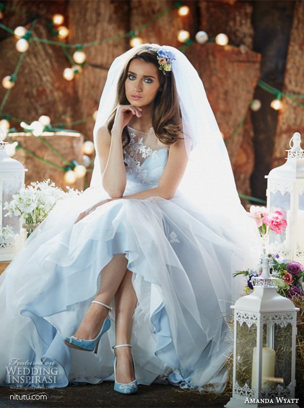 Amanda Wyatt 2025 新娘婚纱礼服系列(一)