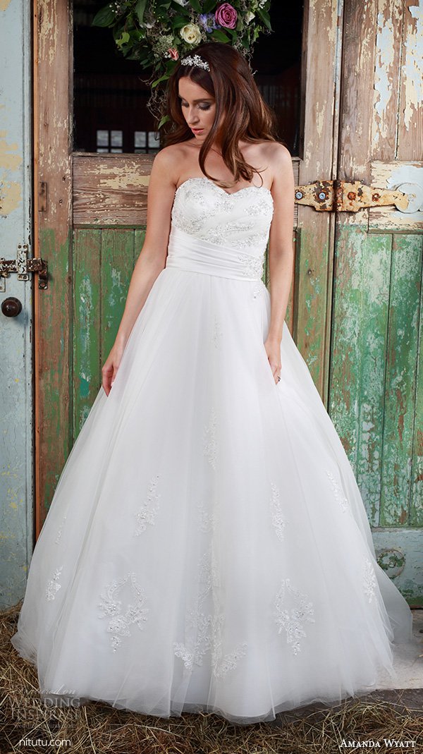 Amanda Wyatt 2025 新娘婚纱礼服系列(二)