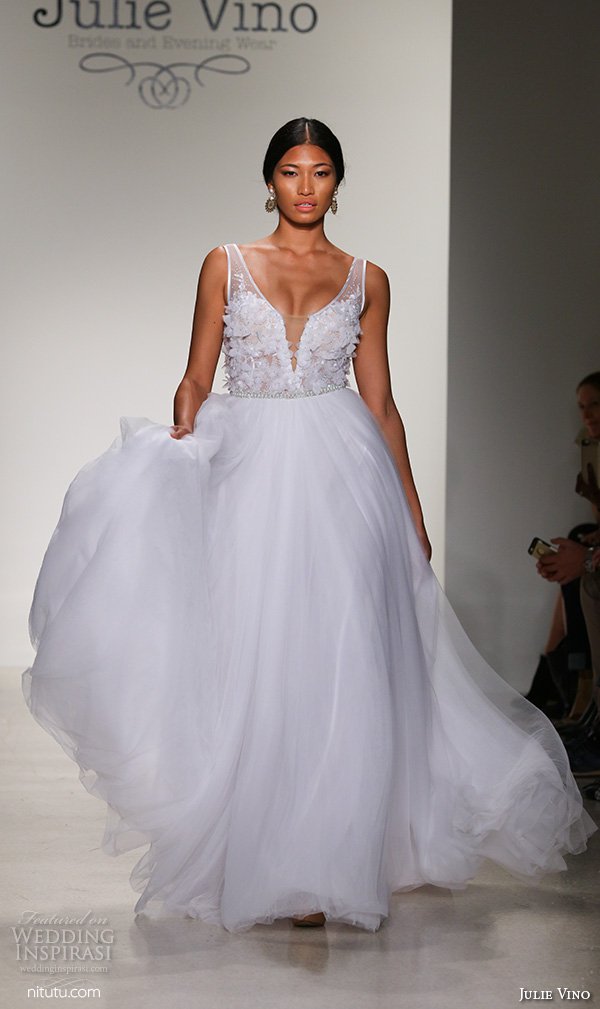 Julie Vino 2025纽约婚纱时装周婚纱礼服秀
