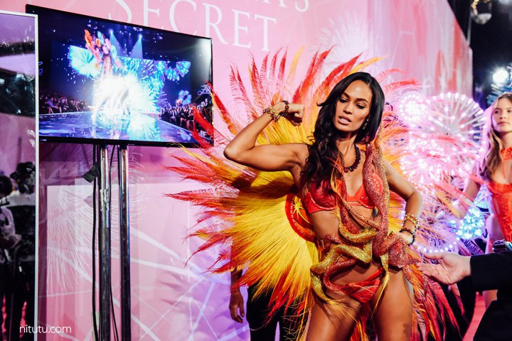 Victoria's Secret（维多利亚的秘密）2025内衣秀后台