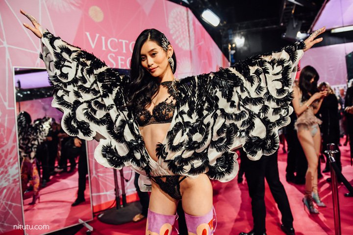Victoria's Secret（维多利亚的秘密）2025内衣秀后台