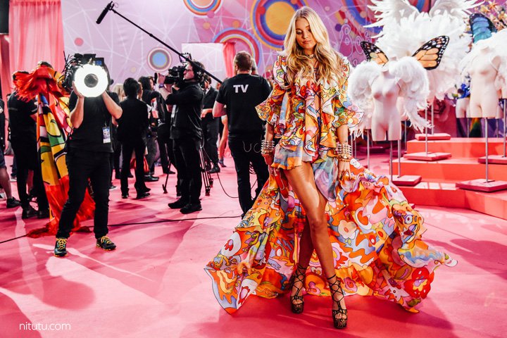 Victoria's Secret（维多利亚的秘密）2025内衣秀后台