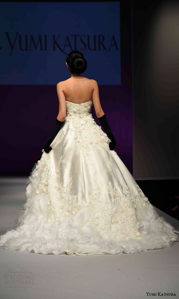 Yumi Katsura（桂由美）2025 婚纱礼服秀