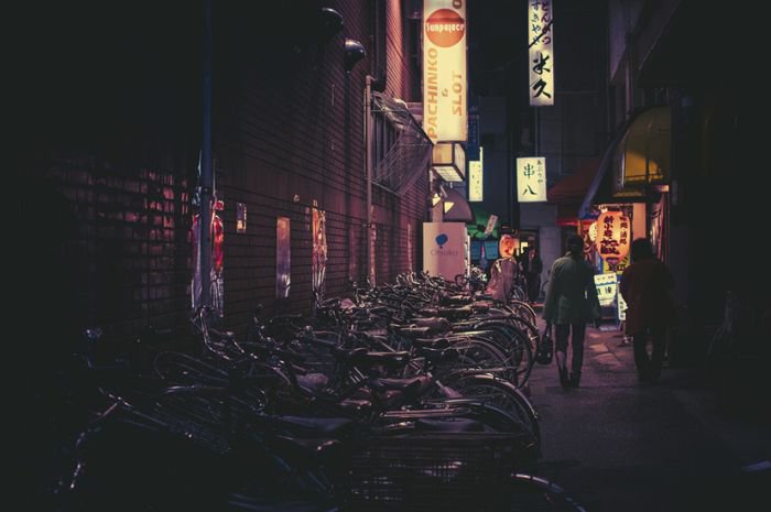 日本街头摄影师Masashi Wakui 用胶片记录下夜晚的静谧温柔