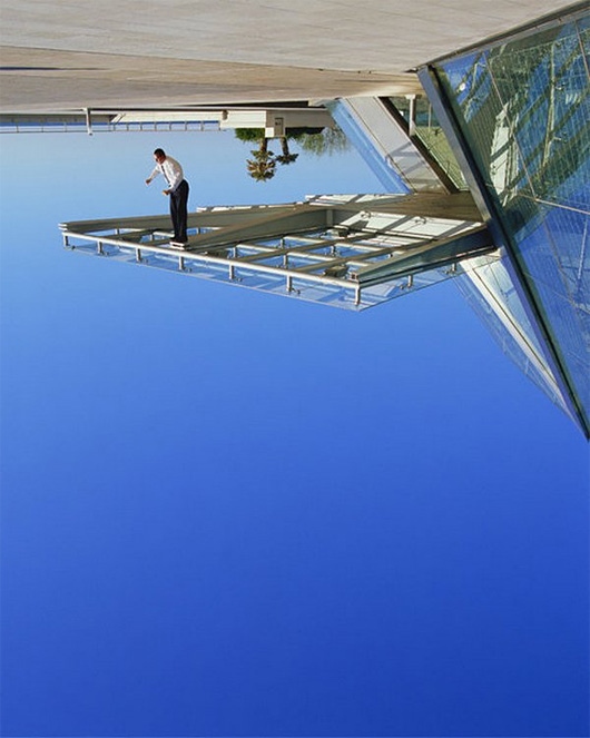 法国艺术家Philippe Ramette：超越地心的引力