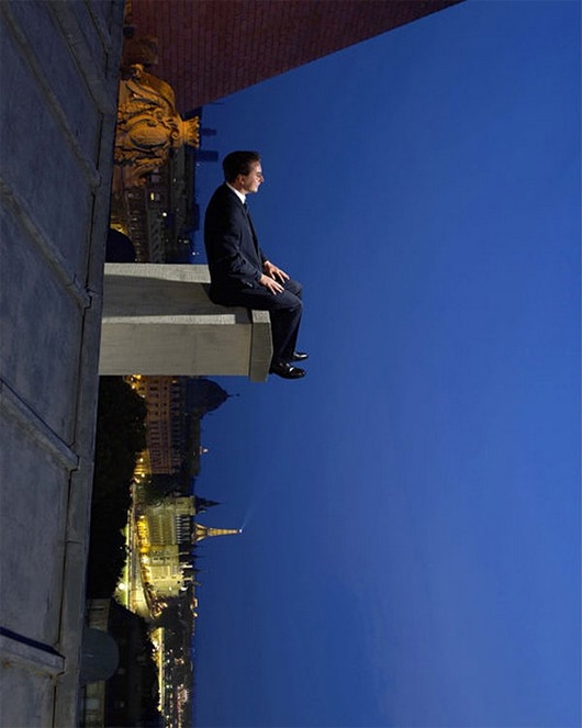 法国艺术家Philippe Ramette：超越地心的引力