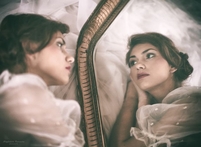 摄影师Magdalena Russocka：沉思古典主义华美肖像