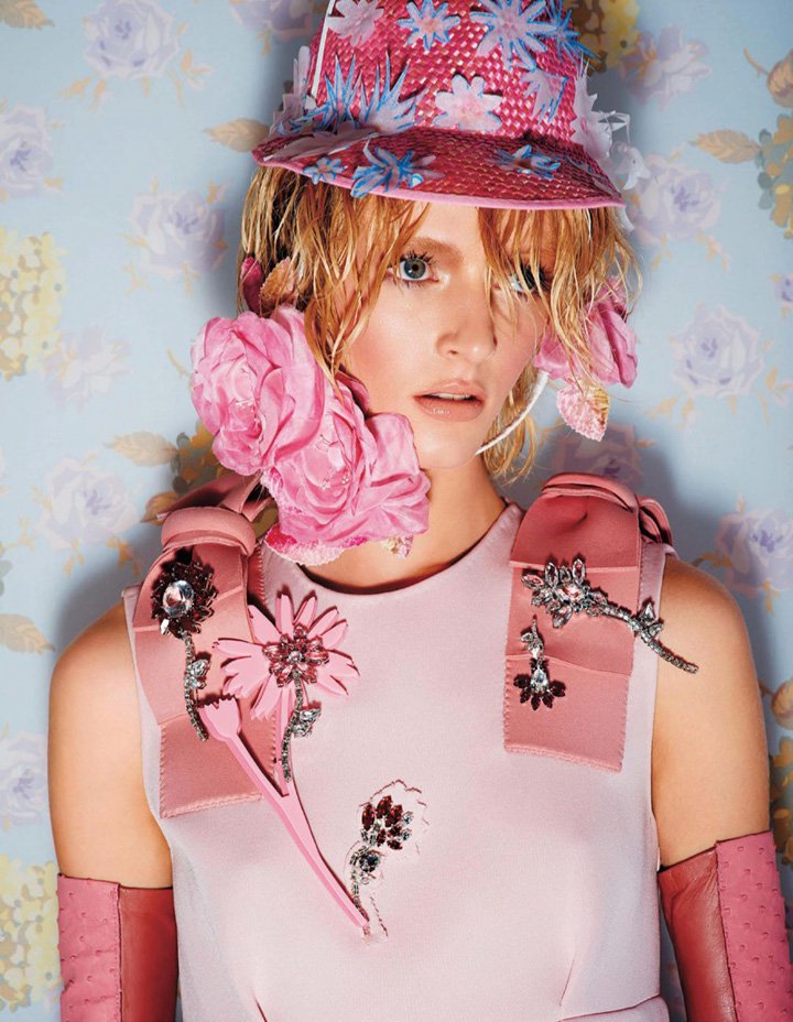 超模Daria Strokous演绎《Harper’s Bazaar》杂志日本版时尚大片