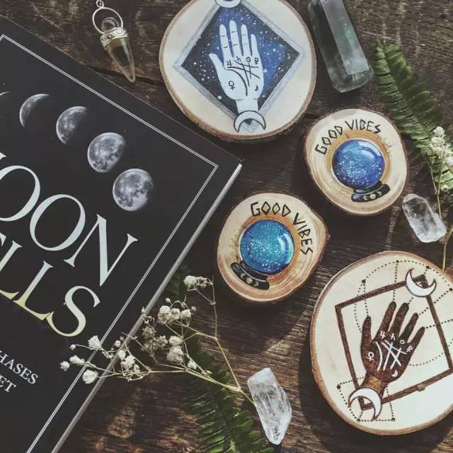 废弃木头也能绘出全新的世界,生活中的小情趣 By Kimera Wachna