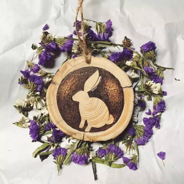 废弃木头也能绘出全新的世界,生活中的小情趣 By Kimera Wachna