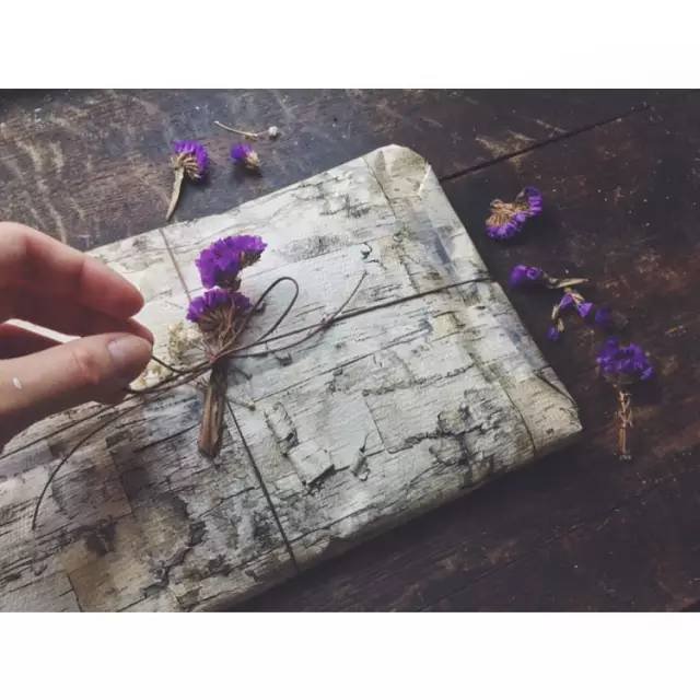 废弃木头也能绘出全新的世界,生活中的小情趣 By Kimera Wachna