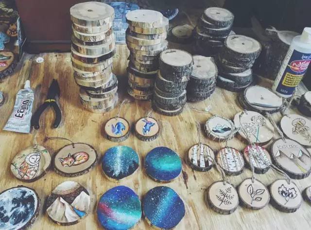 废弃木头也能绘出全新的世界,生活中的小情趣 By Kimera Wachna