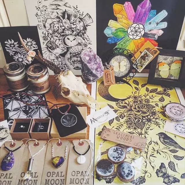 废弃木头也能绘出全新的世界,生活中的小情趣 By Kimera Wachna