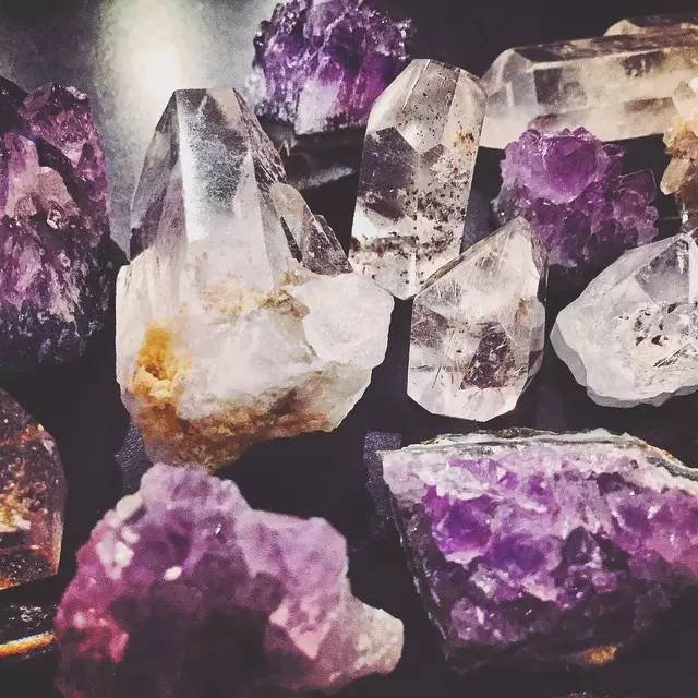 废弃木头也能绘出全新的世界，生活中的小情趣 By Kimera Wachna