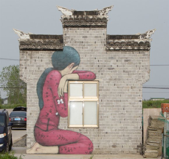 在废墟上作画的法国艺术家 明年要在全中国“为爱上色”