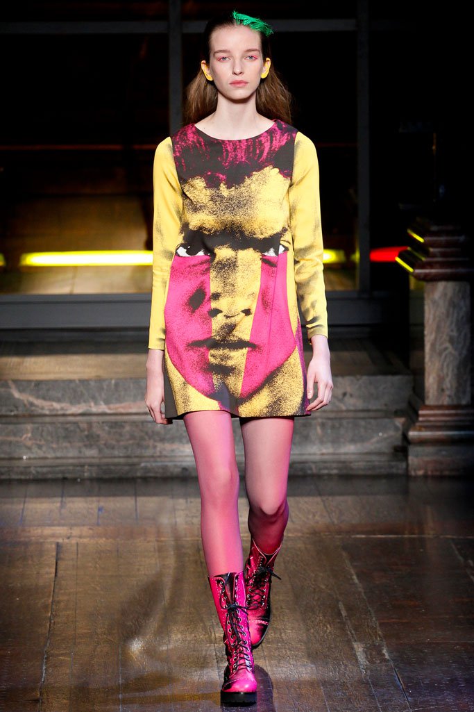 Moschino（莫斯奇诺）2025伦敦时装周男装秀