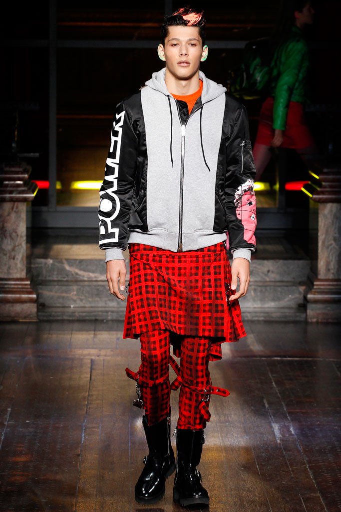 Moschino（莫斯奇诺）2025伦敦时装周男装秀