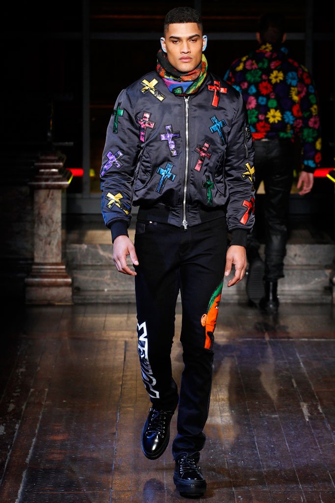 Moschino（莫斯奇诺）2025伦敦时装周男装秀