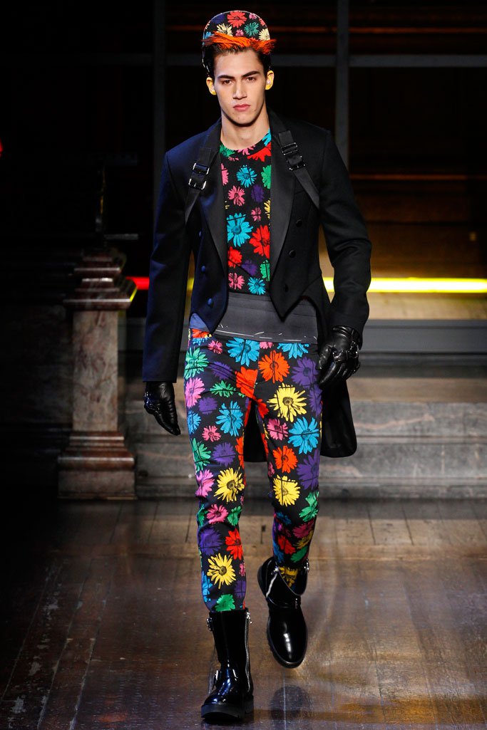 Moschino（莫斯奇诺）2025伦敦时装周男装秀