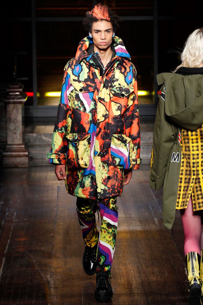 Moschino（莫斯奇诺）2025伦敦时装周男装秀