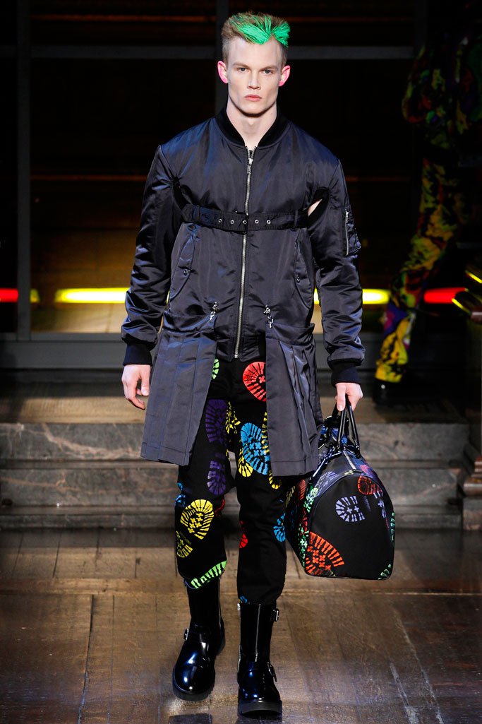 Moschino（莫斯奇诺）2025伦敦时装周男装秀