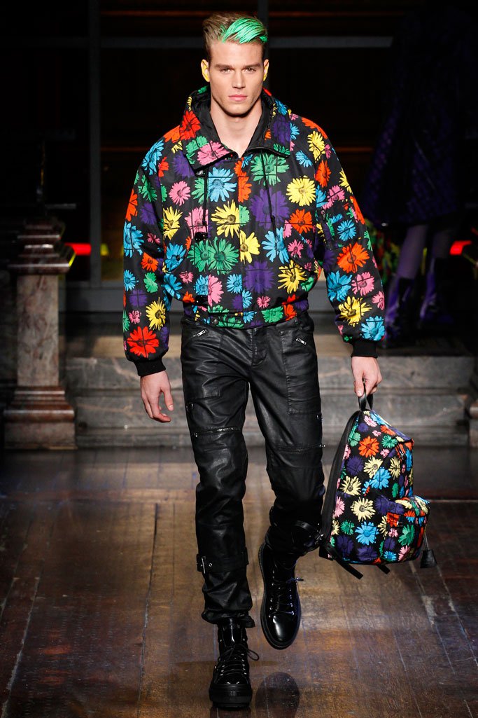 Moschino（莫斯奇诺）2025伦敦时装周男装秀