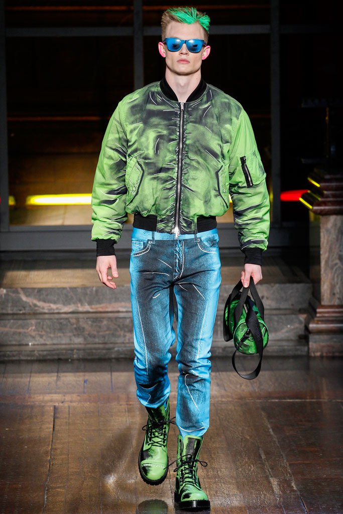 Moschino（莫斯奇诺）2025伦敦时装周男装秀