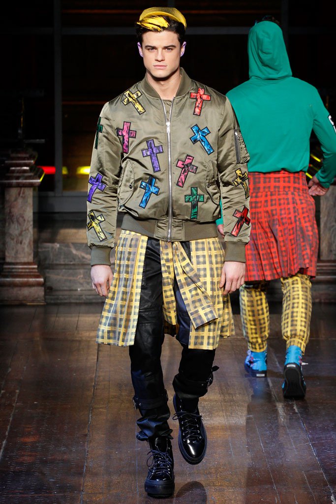 Moschino（莫斯奇诺）2025伦敦时装周男装秀
