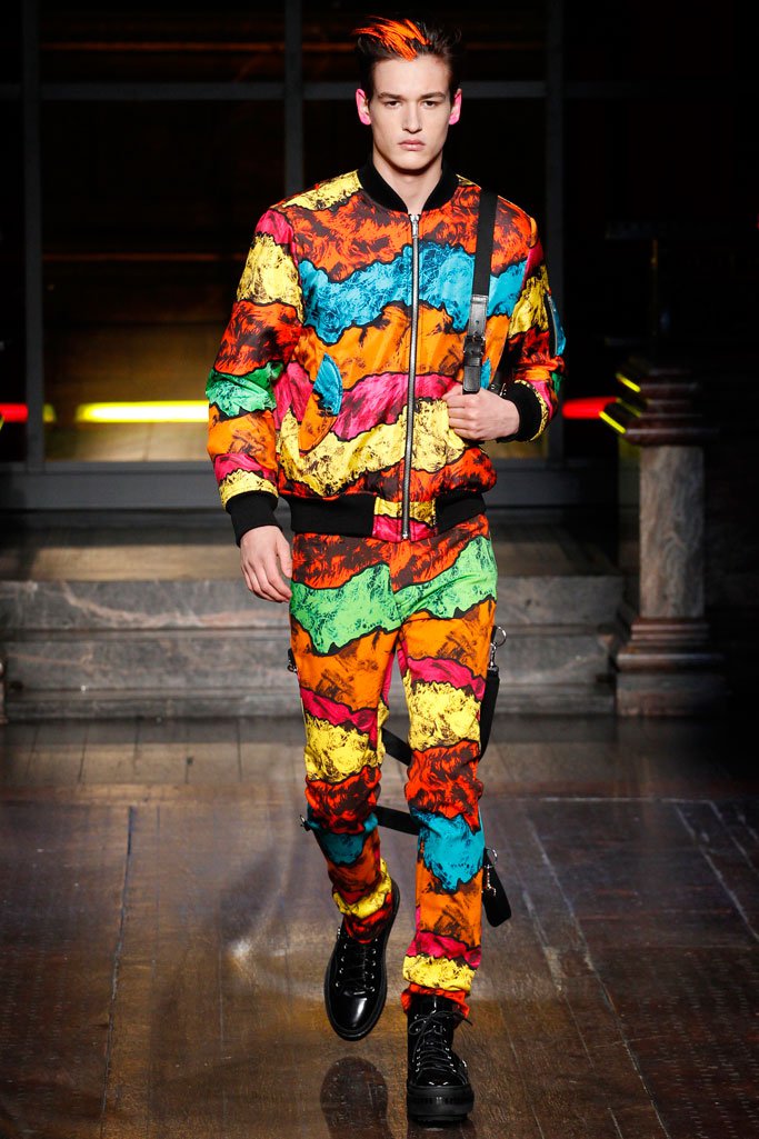 Moschino（莫斯奇诺）2025伦敦时装周男装秀