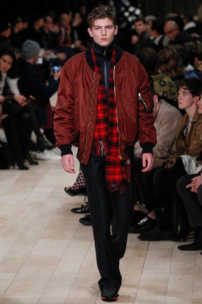 Burberry（博柏利）2025伦敦时装周男装秀
