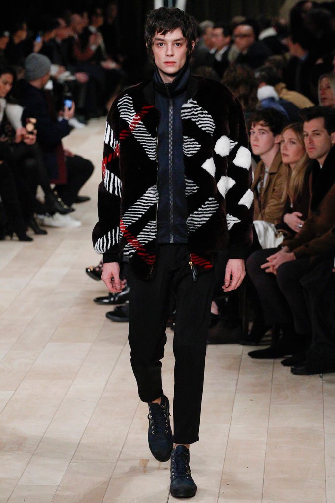 Burberry（博柏利）2025伦敦时装周男装秀