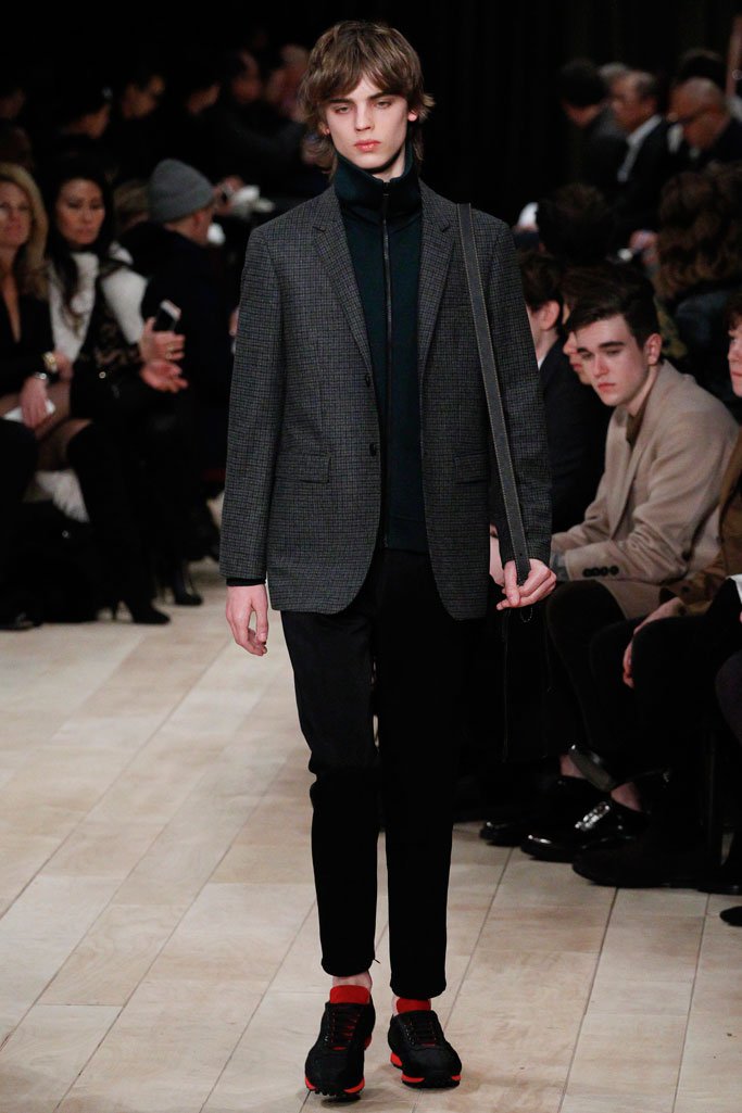 Burberry（博柏利）2025伦敦时装周男装秀