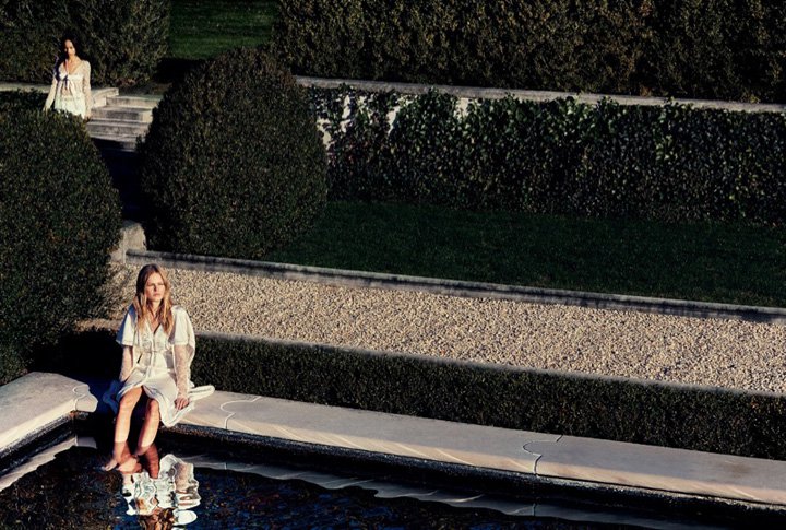 法国奢侈品牌 Balenciaga（巴黎世家）2025春夏广告大片