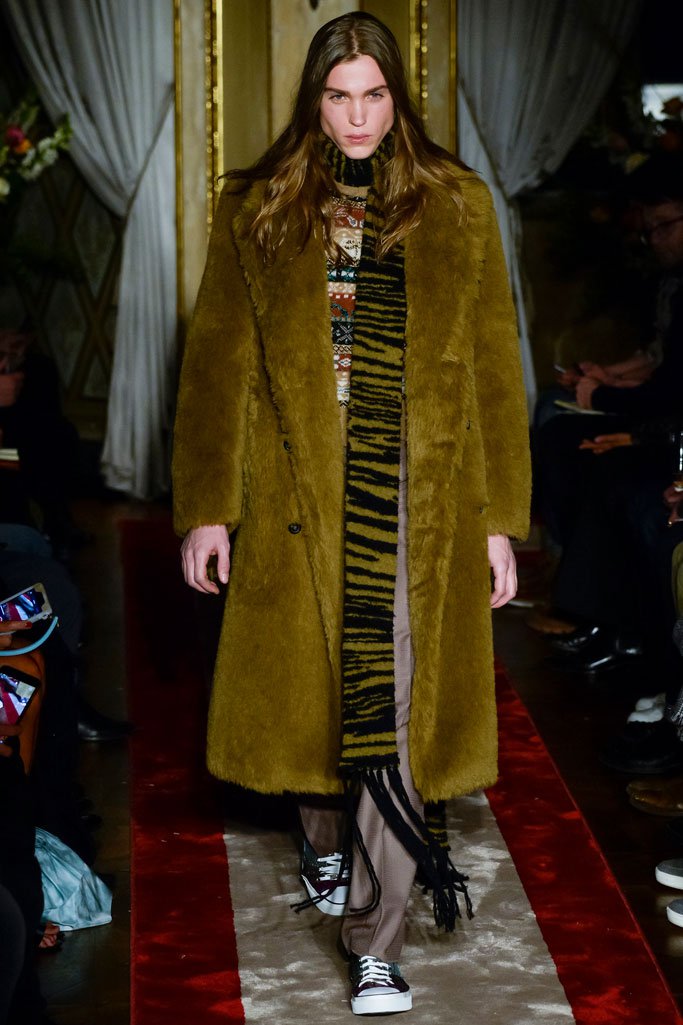 Roberto Cavalli（罗伯特·卡沃利）2025米兰时装周男装秀