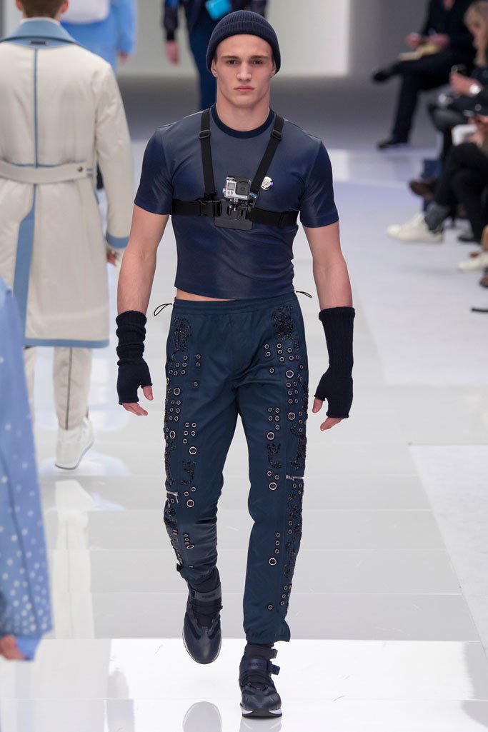 Versace（范思哲）2025米兰时装周男装秀