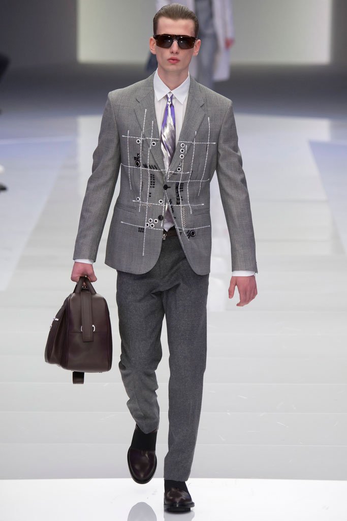 Versace（范思哲）2025米兰时装周男装秀