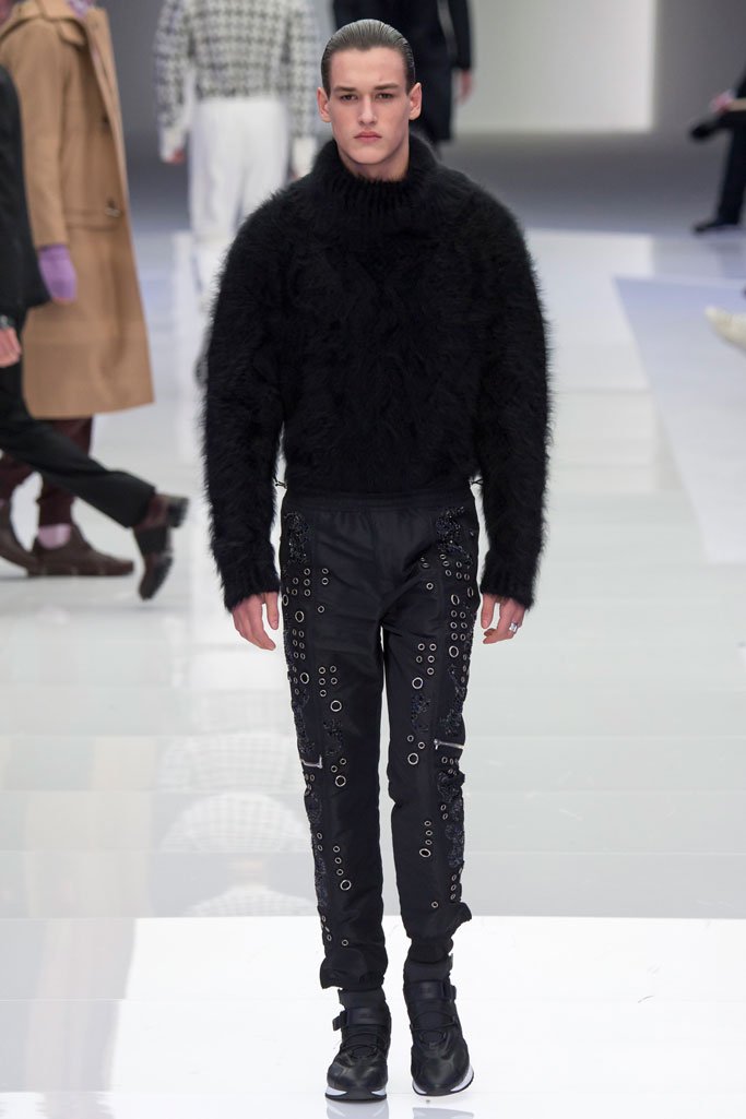 Versace（范思哲）2025米兰时装周男装秀