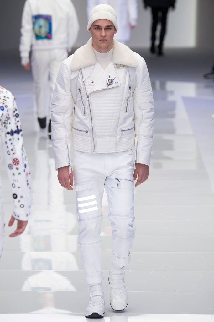 Versace（范思哲）2025米兰时装周男装秀