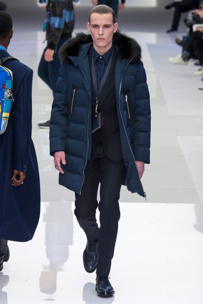 Versace（范思哲）2025米兰时装周男装秀