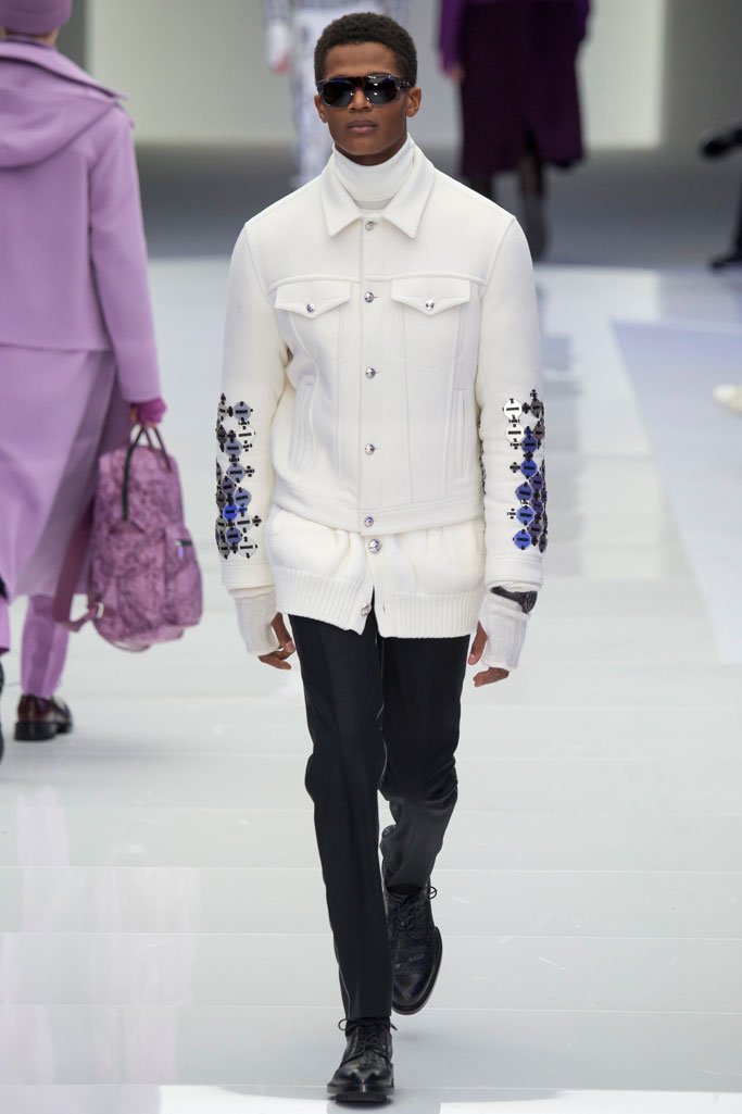 Versace（范思哲）2025米兰时装周男装秀