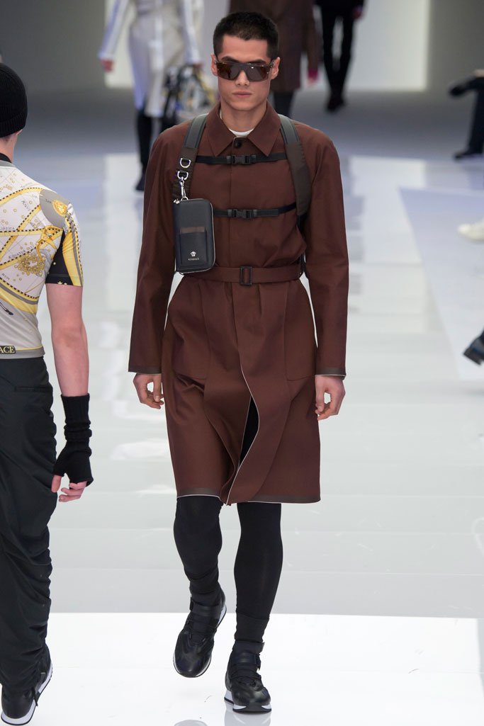 Versace（范思哲）2025米兰时装周男装秀