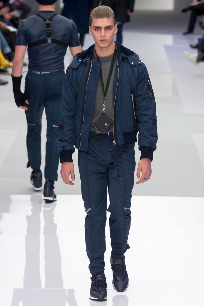 Versace（范思哲）2025米兰时装周男装秀