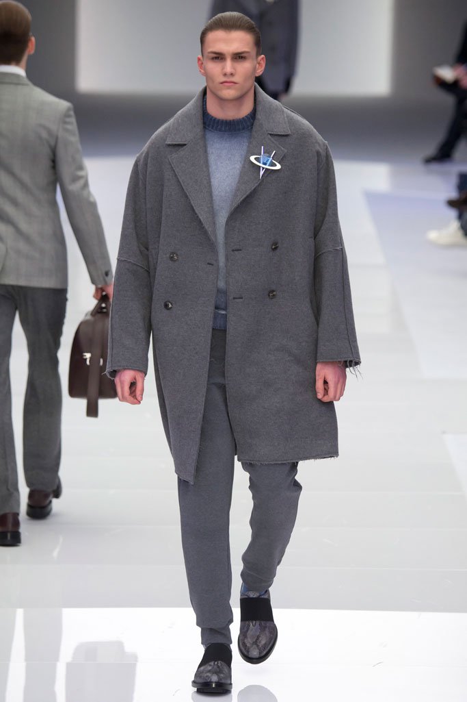 Versace（范思哲）2025米兰时装周男装秀